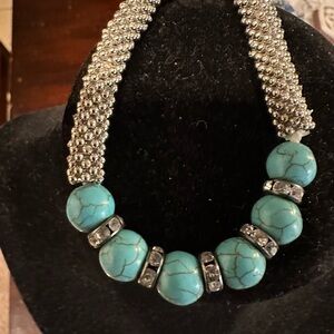 Women’s silver tone stretch bracelet